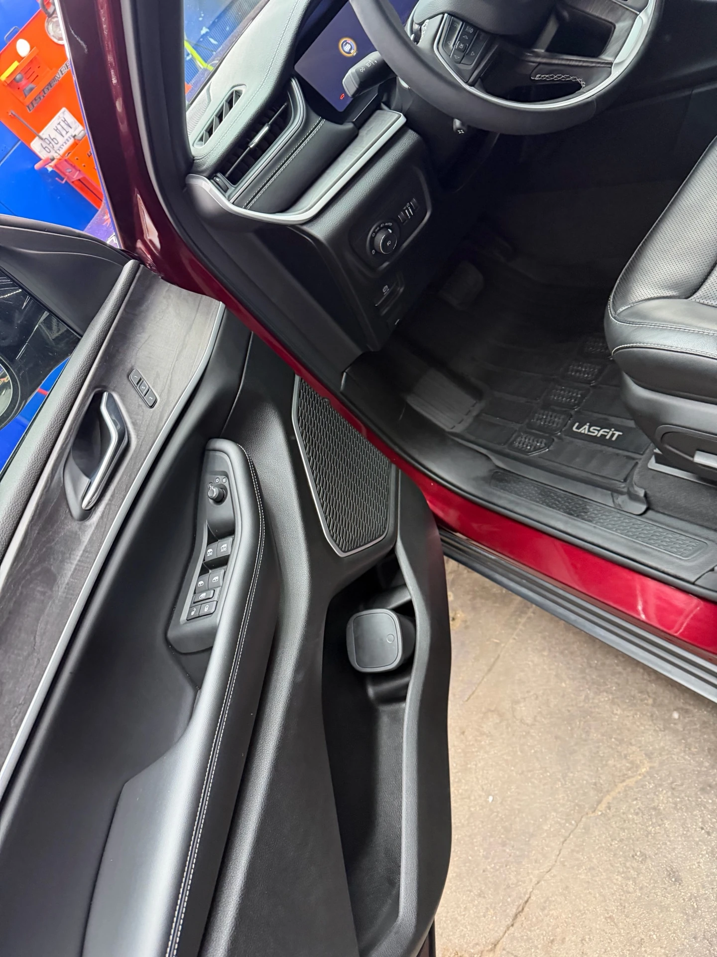 Jeep driver’s door trim, dashboard edge and floor mat shown with the door open