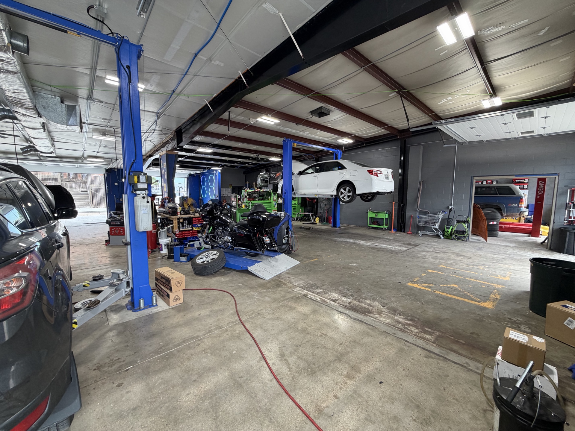 Expanded automotive service bays